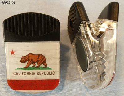 Souvenir clip magnet with California Bear Flag design. 