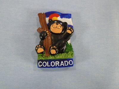Colorado souvenir magnet with comic bear design